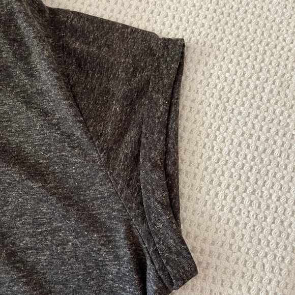 H&M Basic Tee - Picture 3 of 4